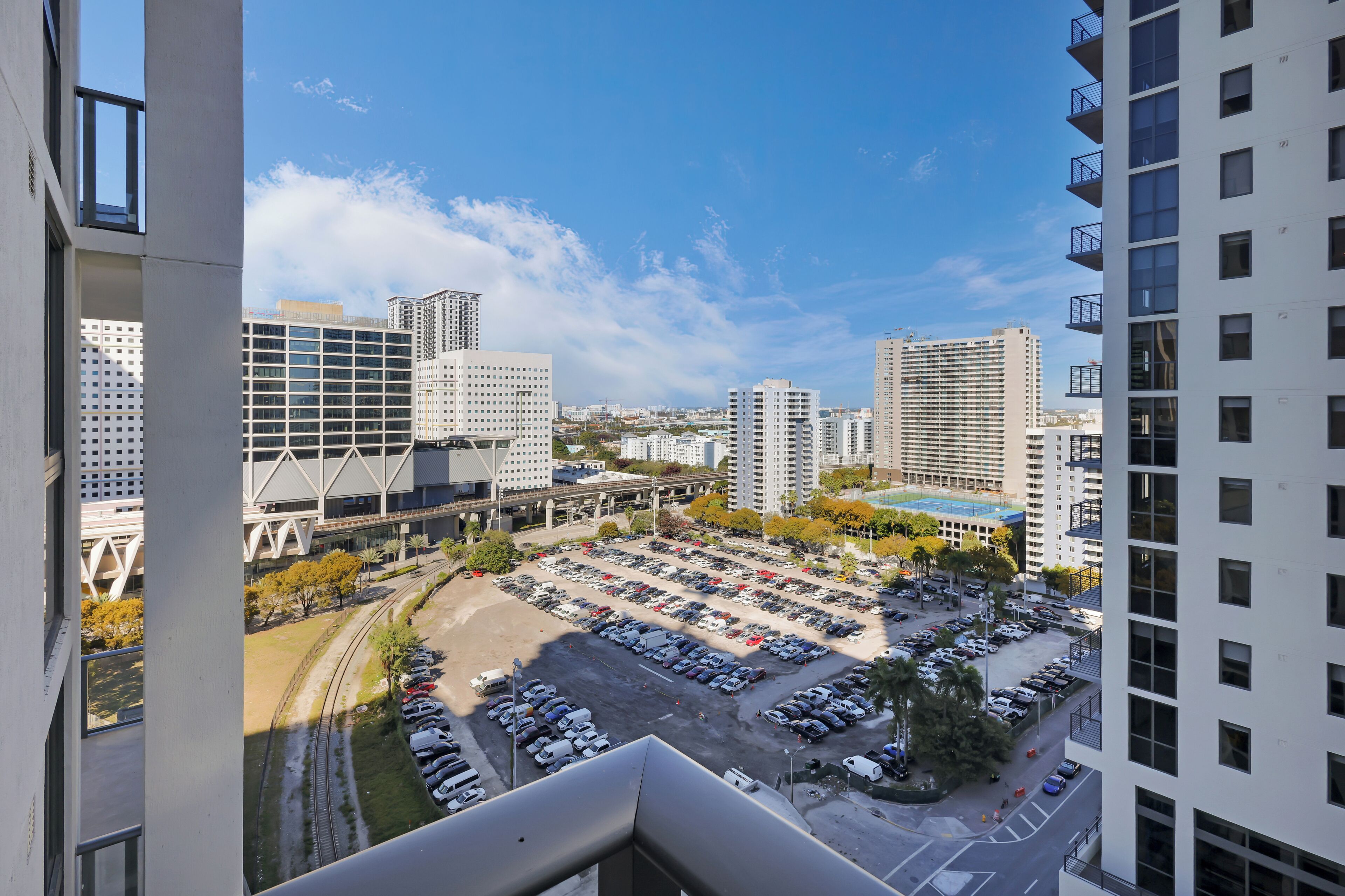 Suite de lujo, balcón, vista a la ciudad | Vista del balcón