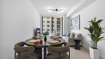 Luxury Suite, Balcony, City View | Living area