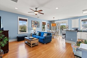 Smart TV - Luxury Villa in Caribbean Style Resort (North Myrtle Beach)