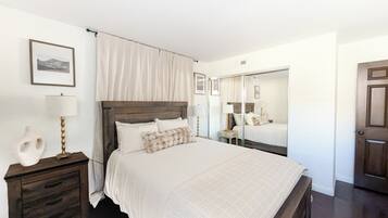 4 bedrooms, iron/ironing board, WiFi, bed sheets