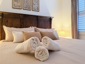 Unclassified image, 2 of 39, button - Beautiful 4-Bedroom Home with Lovely Pool in Chula Vista (Chula Vista)