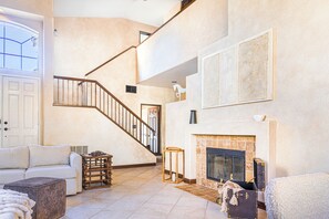 Unclassified image, 5 of 39, button - Beautiful 4-Bedroom Home with Lovely Pool in Chula Vista (Chula Vista)