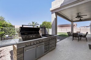 Outdoor dining - 6BR House, heated pool, large yard, pickleball, pool table, and games galore!! (Glendale)