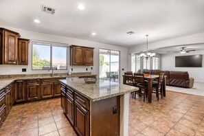 Interior - 6BR House, heated pool, large yard, pickleball, pool table, and games galore!! (Glendale)