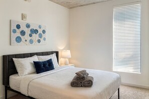 2 Schlafzimmer, Schreibtisch, Bügeleisen/Bügelbrett, WLAN