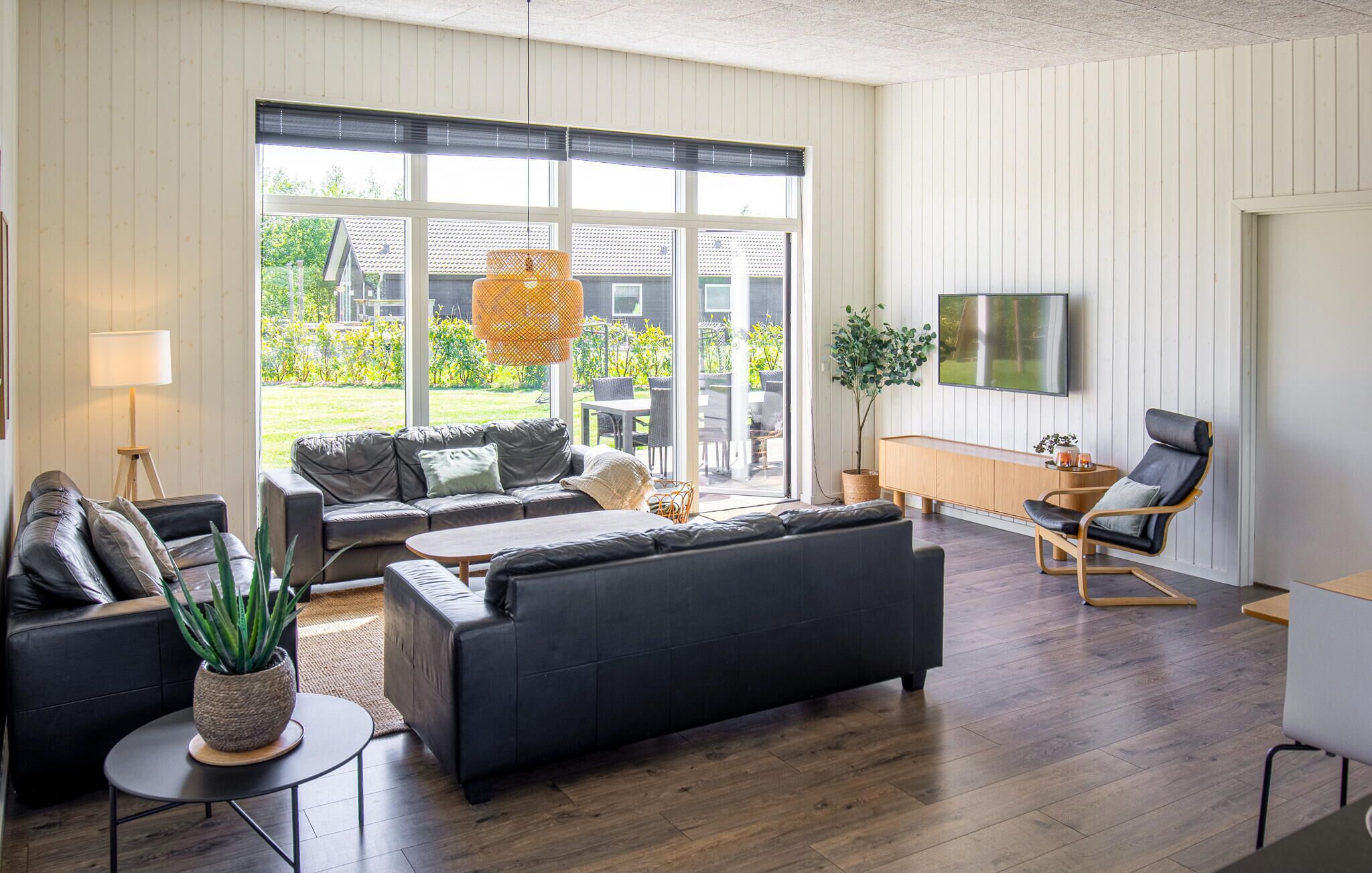 TV, fireplace, table tennis