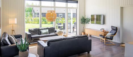 TV, fireplace, table tennis