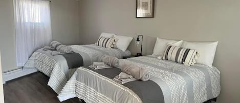 Escrivaninha, espaço de trabalho para notebook, Wi-Fi de cortesia