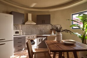 Microonde, forno, piano cottura, lavastoviglie