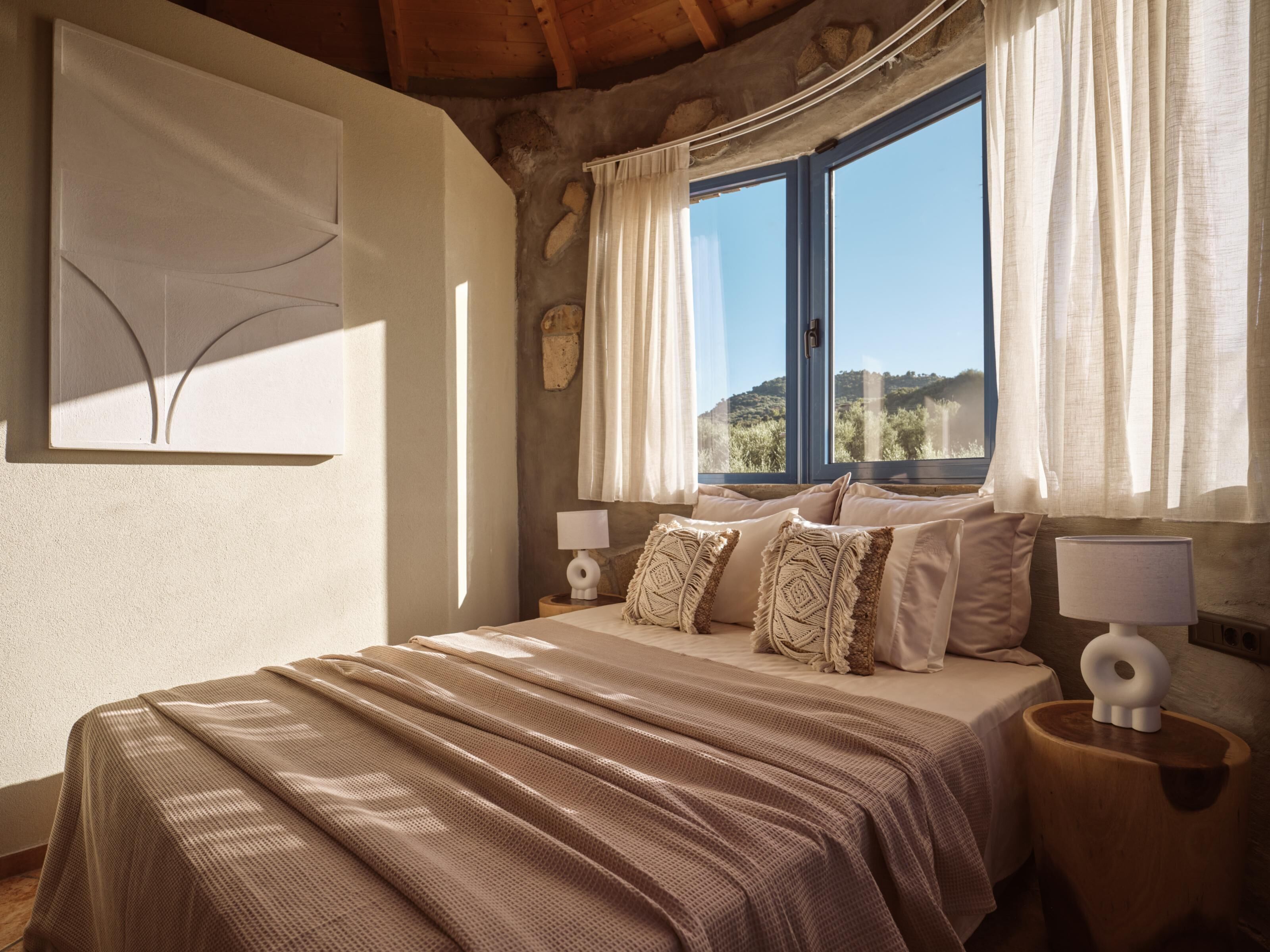 7 bedrooms, iron/ironing board, WiFi, bed sheets