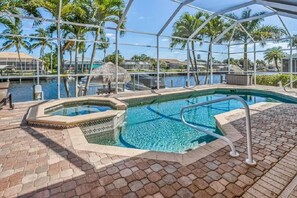 Pool - Florida White House Villa – Your Luxurious Escape Awaits (Cape Coral)