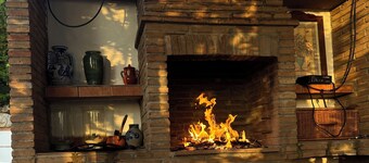 Villa La Malcontenta, large private house with green spaces and swimming pool.