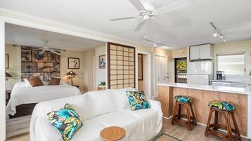 Condo, 1 King Bed with Sofa bed (Kailua Village#604) | Living area