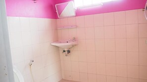 ฝักบัว, ของใช้ในห้องน้ำฟรี, ผ้าเช็ดตัว, สบู่