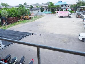 Deluxe Single Room, Balcony, City View - charinsup hotel (Ratchaburi)