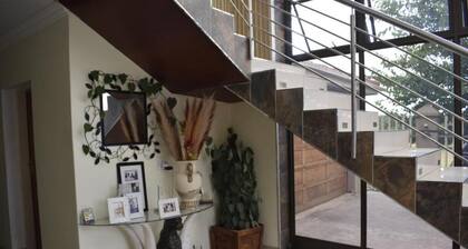 Entire Private Boutique Guesthouse Near Sandton - Fast WiFi - Secure Parking