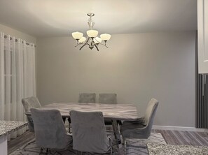 Dining - Elegant Home for Groups Near Presidents Cup (Bloomingdale)