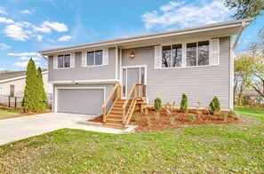 Exterior - Elegant Home for Groups Near Presidents Cup (Bloomingdale)