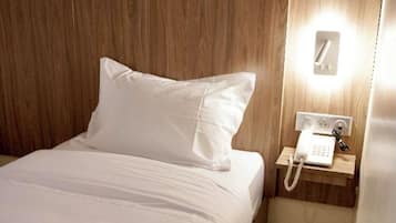 Minibar, escritorio, espacio para trabajar con laptop y wifi gratis