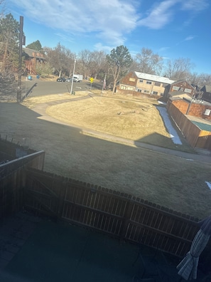 Property grounds - 3-bedroom townhome in delightful Aurora with AC and heat a great comfort locatio (Aurora)
