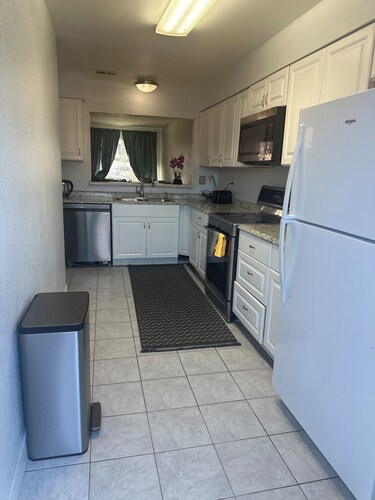 3-bedroom townhome in delightful Aurora with AC and heat a great comfort locatio