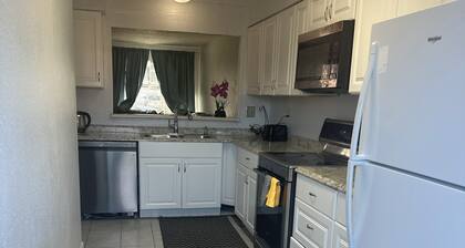 3-bedroom townhome in delightful Aurora with AC and heat a great comfort locatio