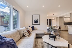 Smart TV, fireplace - 434 Gore Creek Dr-All Seasons D3-Vail Village, Pets, Short Distance to Gondola  & Golden Peak (Vail)