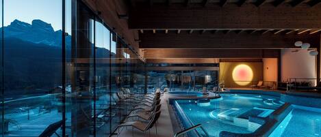 屋内プール、温水プール