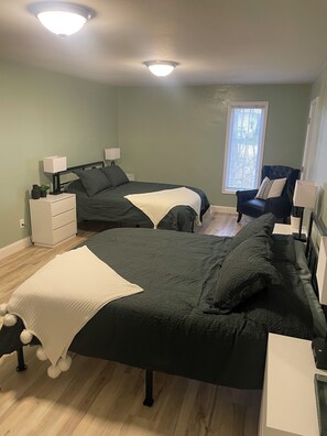 2 slaapkamers, een strijkplank/strijkijzer, wifi, beddengoed