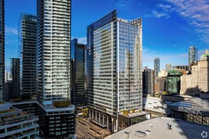 Unclassified image, 3 of 11, button - Harbourfront District (Toronto)