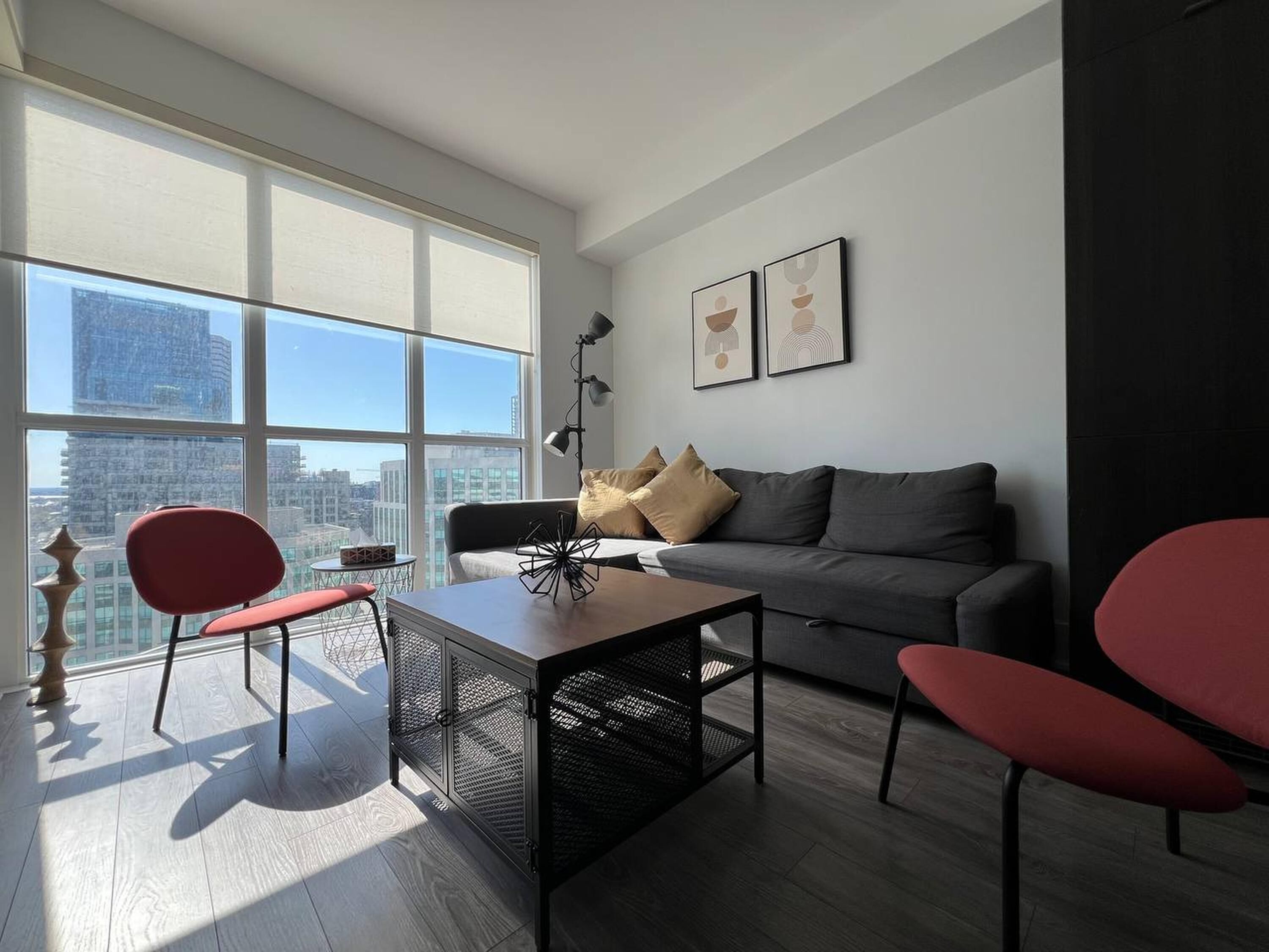 Gallery-Suite, Mehrere Betten | Wohnbereich | 50-Zoll-Fernseher mit Digitalempfang