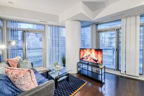 Classic-Suite, 1 Queen-Bett | Wohnbereich | 50-Zoll-Fernseher mit Digitalempfang