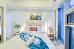 Suite Classic, 1 letto queen | Tende oscuranti, ferro/asse da stiro, Wi-Fi gratuito