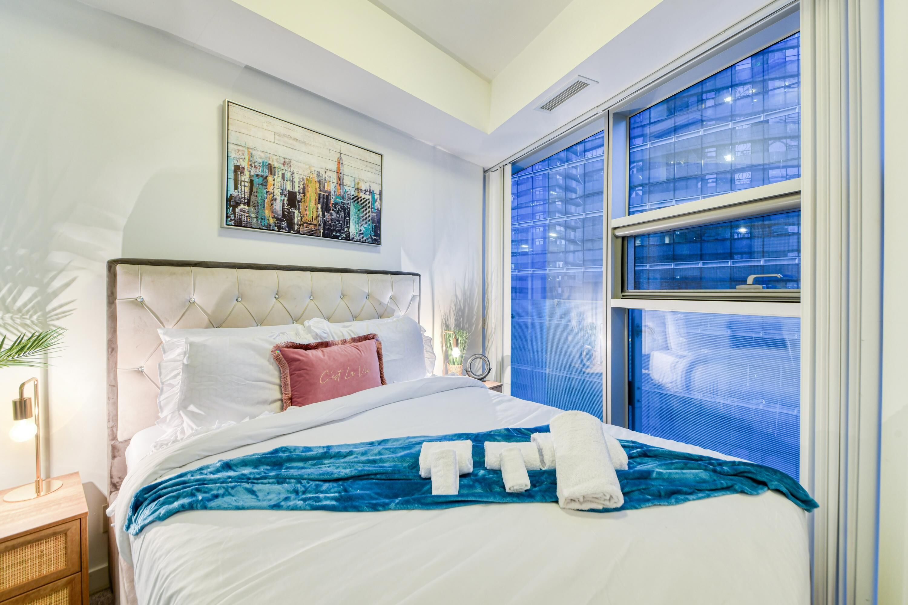 Suite Classic, 1 letto queen | Tende oscuranti, ferro/asse da stiro, Wi-Fi gratuito