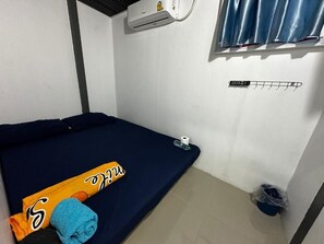 Basic enkelrum - balkong - utsikt mot staden