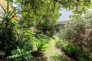 Property grounds - Memora Guesthouse Curitiba - House near Bacacheri Park (Curitiba)