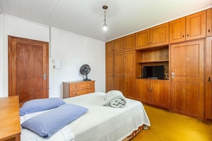 3 bedrooms, WiFi, bed sheets