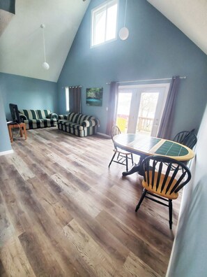 TV - 2 Bedroom - 1 Bath Lakefront (Climax Springs)