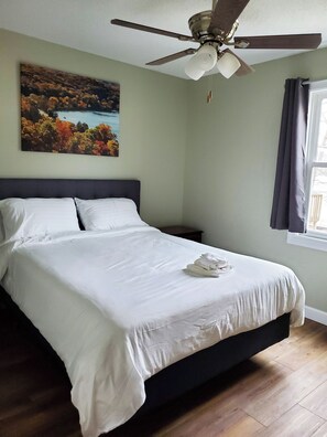 2 bedrooms, WiFi, bed sheets - 2 Bedroom - 1 Bath Lakefront (Climax Springs)