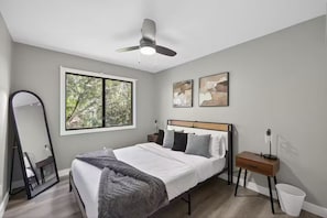 3 bedrooms, iron/ironing board, WiFi, bed sheets - Stunning 3BD 2BA | 3 Queen Beds | Pool | Free Park (Scottsdale)