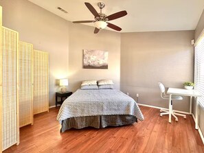 3 bedrooms, WiFi, bed sheets - Silverado Ranch Home-Near Casino-10 min to Airport (Las Vegas)