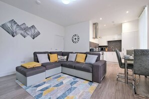 TV - Luxury 1 bedroom apartment in Aberdeen City Centre (Aberdeen City)