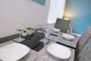 Dining - Luxury 1 bedroom apartment in Aberdeen City Centre (Aberdeen City)