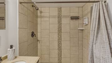 Ducha, toallas y champú