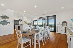 Dining - Spacious Bay View Home for Groups (Dromana)