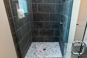 Hair dryer, towels, soap, toilet paper - Chic King Suite w/Balcony in Uni Heights (San Diego)