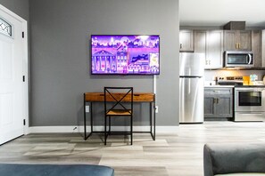 Interior - Chic King Suite w/Balcony in Uni Heights (San Diego)