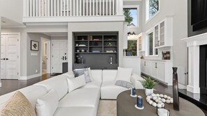 Interior - Matterhorn Vista by Avantstay Panoramic Views + Private Cinema + Glass-railed Deck + Near Trails and Village (Lake Arrowhead)