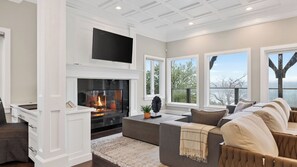 House (4 Bedrooms) | Interior - Matterhorn Vista by Avantstay Panoramic Views + Private Cinema + Glass-railed Deck + Near Trails and Village (Lake Arrowhead)
