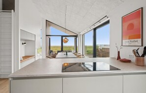 Fridge, oven, stovetop, dishwasher - 3 bedroom beautiful home in Haderslev (Haderslev)